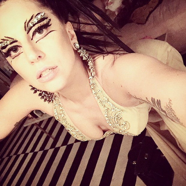 Lady Gaga Shiseido’nun Selfie Yüzü Oldu