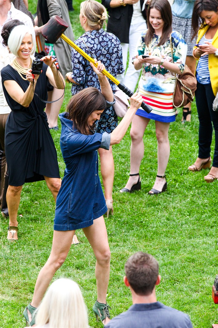 Stella McCartney, 2013 Resort Koleksiyonu?nu New York'ta bir bahçe partisiyle tanıttı.