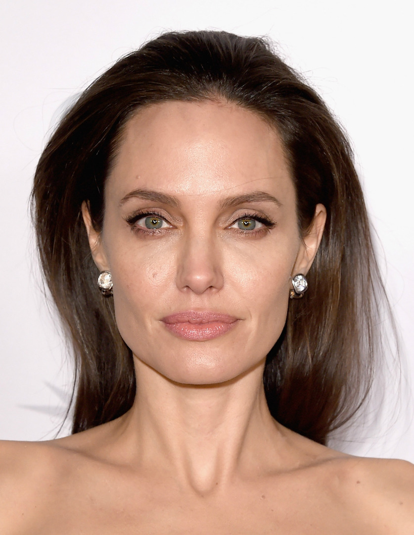 Angelina Jolie'nin Genç Cildinin Sırları