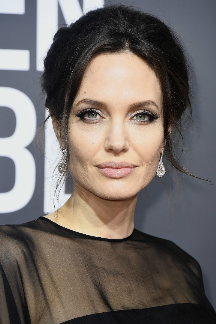 Angelina Jolie'nin Genç Cildinin Sırları