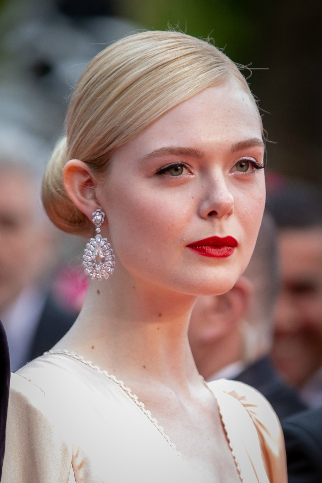 Elle Fanning'in Cannes Saç ve Makyajları