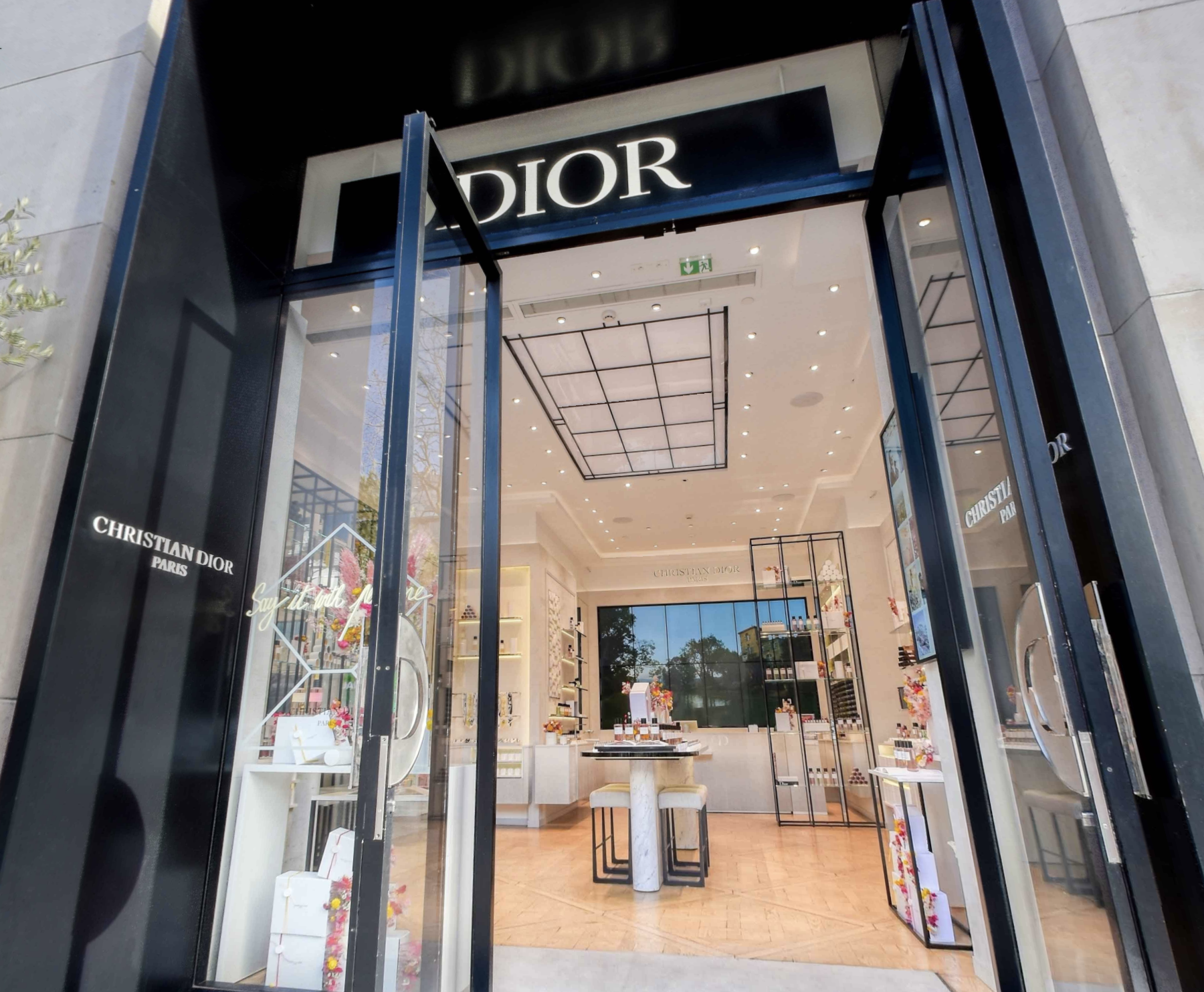 Dior Beauty'nin 3D Butiğine Hoş Geldiniz