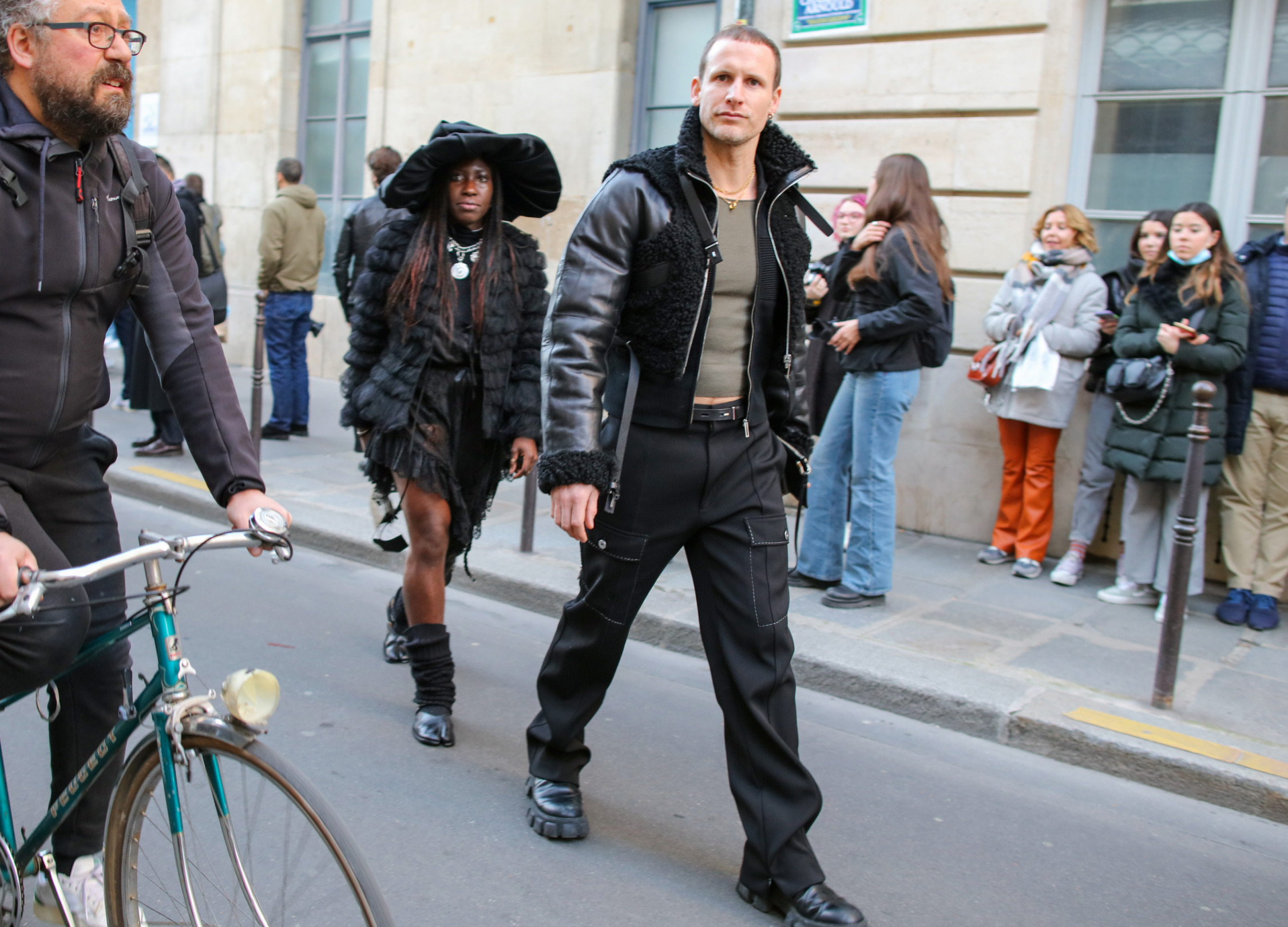 Sokak Stili: Paris Moda Haftası 2022-23 Sonbahar/Kış