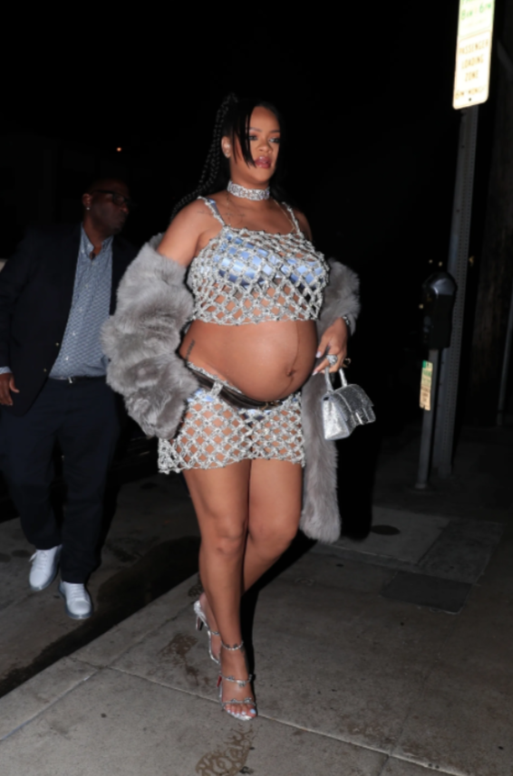 Loewe’nin Kampanya Yüzlerinden, Rihanna’nın Stil Sahibi Hamilelik Görünümüne Haftanın Moda Haberleri
