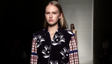 Video: Victoria Beckham 2016 İlkbahar/Yaz