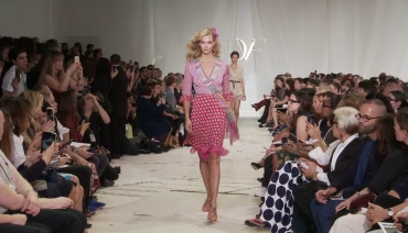 Video: Diane von Furstenberg 2016 İkbahar/Yaz