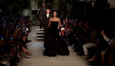 Video: Givenchy 2016 İlkbahar/Yaz