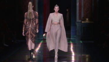 Video: Balmain 2016 İlkbahar/Yaz