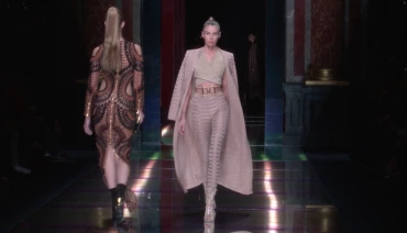 Video: Balmain 2016 İlkbahar/Yaz