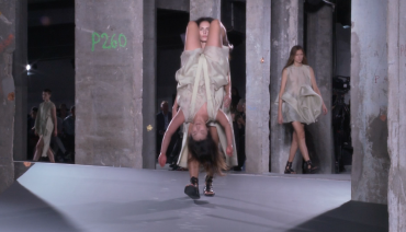 Video: Rick Owens 2016 İlkbahar/Yaz