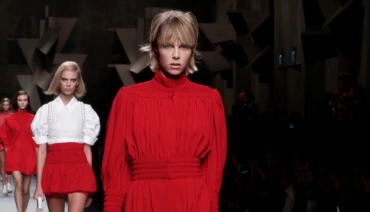 Video: Fendi 2016 İlkbahar/Yaz