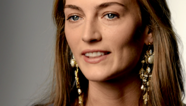 Vurgulu Bir Küpe Nasıl Takılır?