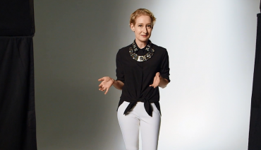 Tarz Kolye ile Süslü Yakalar