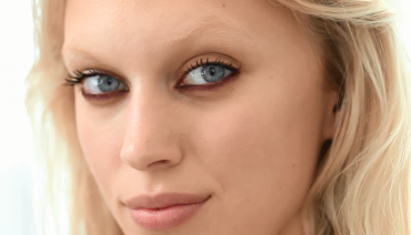 Mürdüm Göz Makyajı Nasıl Yapılır?