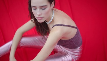 Işıltılı Parti Kıyafetleri Konfor Alanında Nasıl Giyilir?