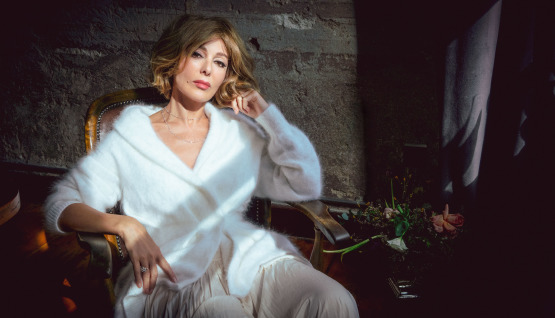 Dört Duvar Arasında: Zerrin Tekindor