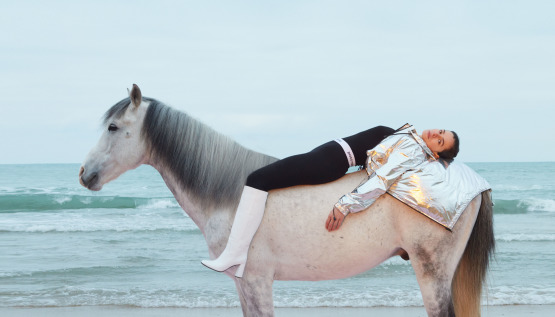 İyi Kalpli Savaşçı: Özge Özpirinçci