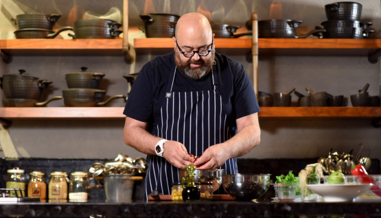 #VogueKitchenette: Somer Sivrioğlu'ndan Zeytin Piyazı