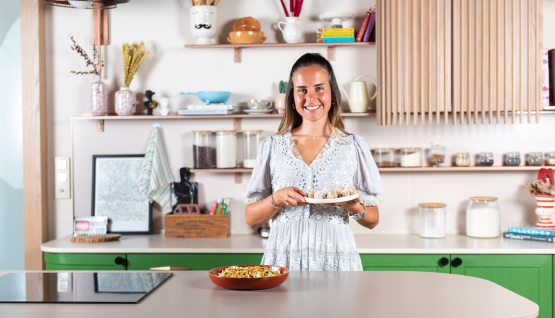 #VogueKitchenette: Revna Çakır Sarıgül'den Vegan Sezar Salata ve Enerji Topları