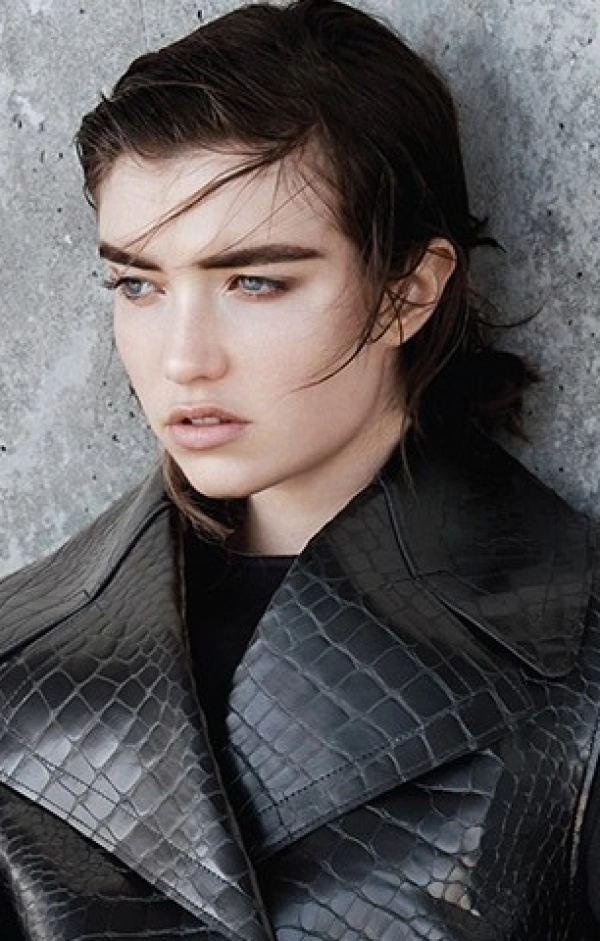 Calvin Klein Platinum'da Başrol Grace Hartzel Calvin Klein Platinum'da Başrol Grace Hartzel