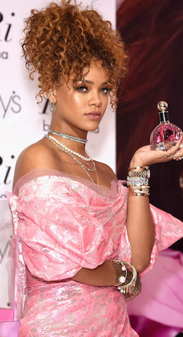 Rihanna Gibi Makyaj Yapmak Rihanna Lansman Fotoğrafı