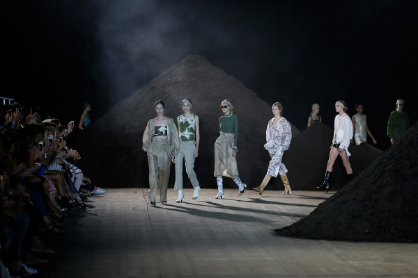 Phillip Lim'in Gri Dağları