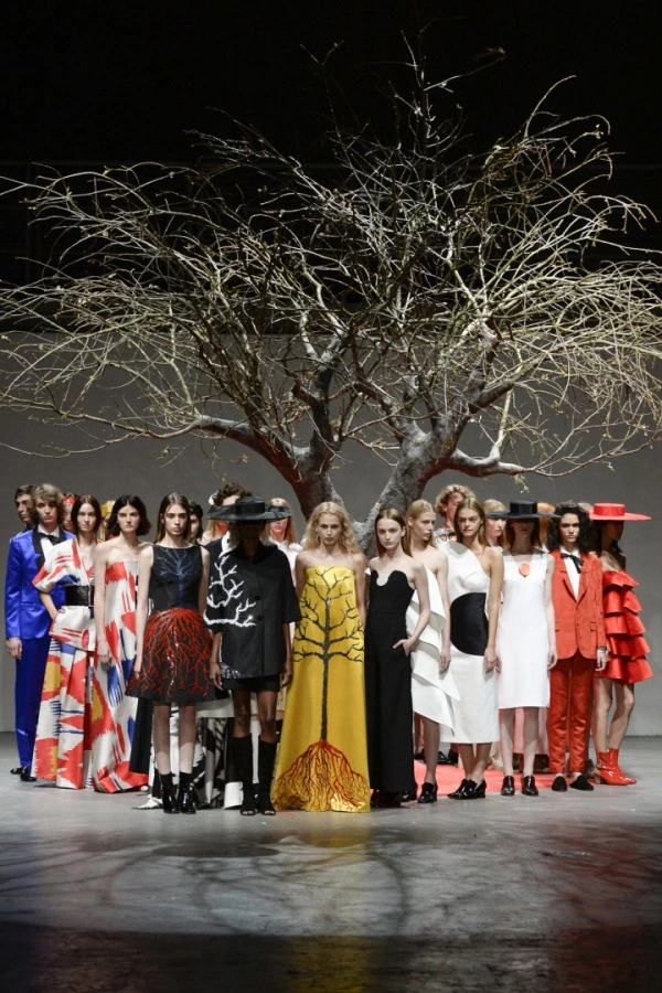 10 Maddede 2016 İlkbahar Londra Moda Haftası osman ilkbahar yaz 2016