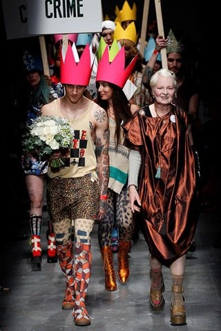 Vivienne Westwood'un Protesto Bayrakları