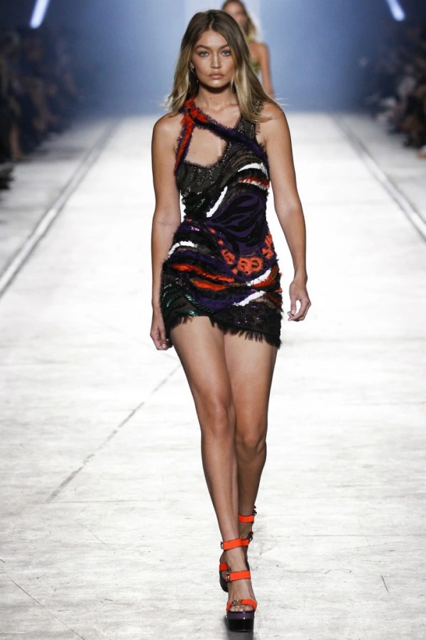 Gigi Hadid'den Mesaj Var Gigi Hadid'den Mesaj Var