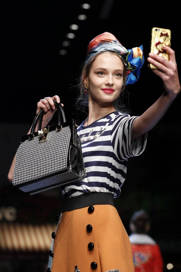 Selfie'ni Sev! dolce gabbana selfie