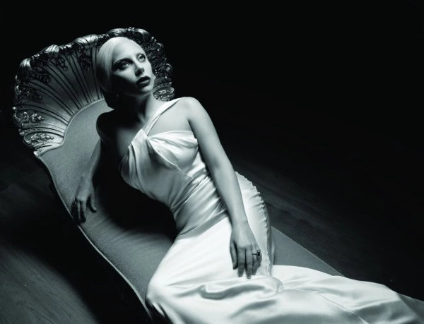 Lady Gaga'nın Korku Oteli Açıldı Lady Gaga'nın rol aldığı American Horror Story: Hotel'in ilk bölümü yayınlandı.