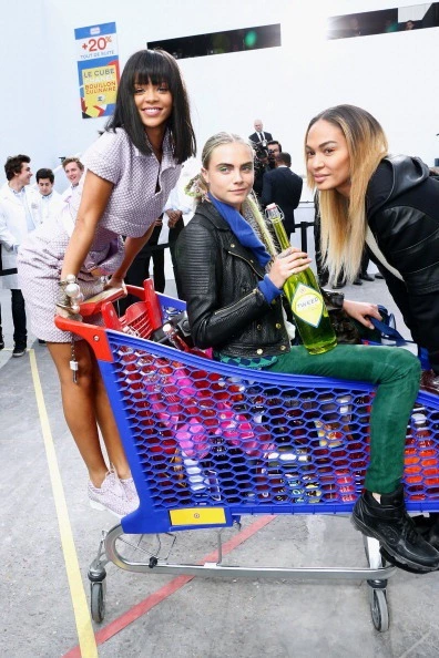 Rihanna ve Cara Delevingne Aynı Filmde Rihanna ve Cara Delevingne Aynı Filmde