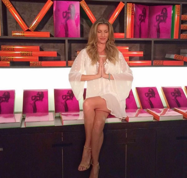 700 Dolarlık Kitap Yok Sattı Gisele Bündchen