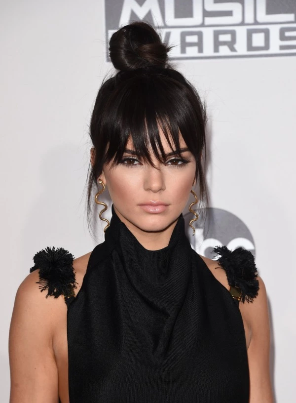 Kendall Jenner'dan Gigi Hadid'e AMAs 2015'ten 5 Güzellik Değişimi Kendall Jenner