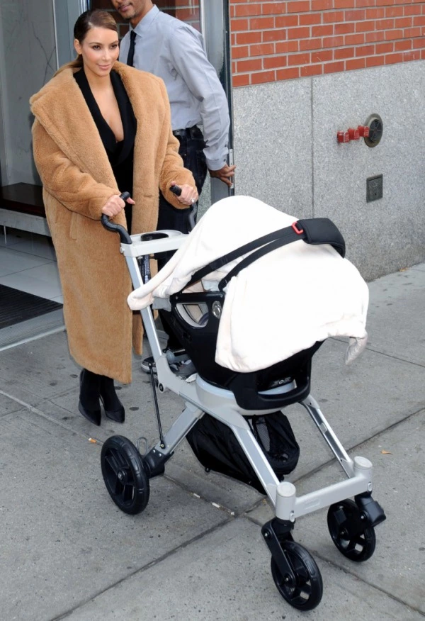 Kardashian'ların En Minik Üyesinin Adı: Saint West Kim Kardashian North West