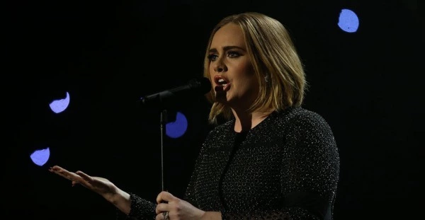 Adele’in Zarif Bob Saç Modeli Adele The X Factor