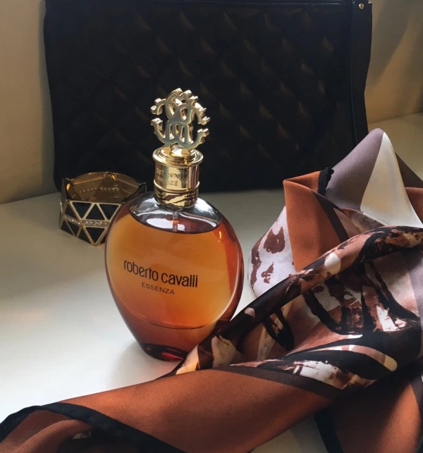 Feminenliğin Esansını Keşfedin Roberto Cavalli Essenza