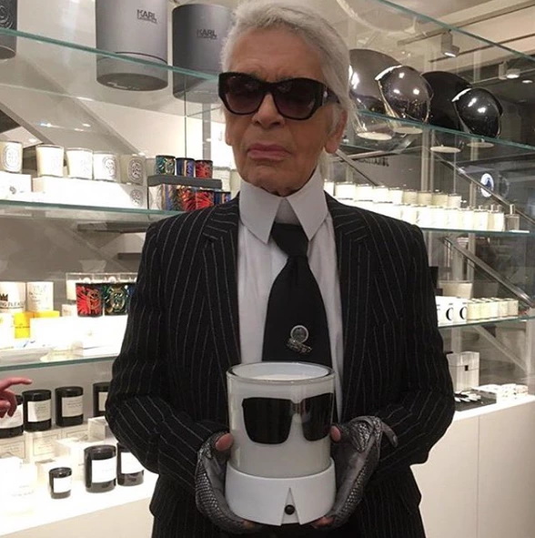 Karl Lagerfeld'in Yeni Yıl Işığı: Candle Karl Karl Lagelfeld