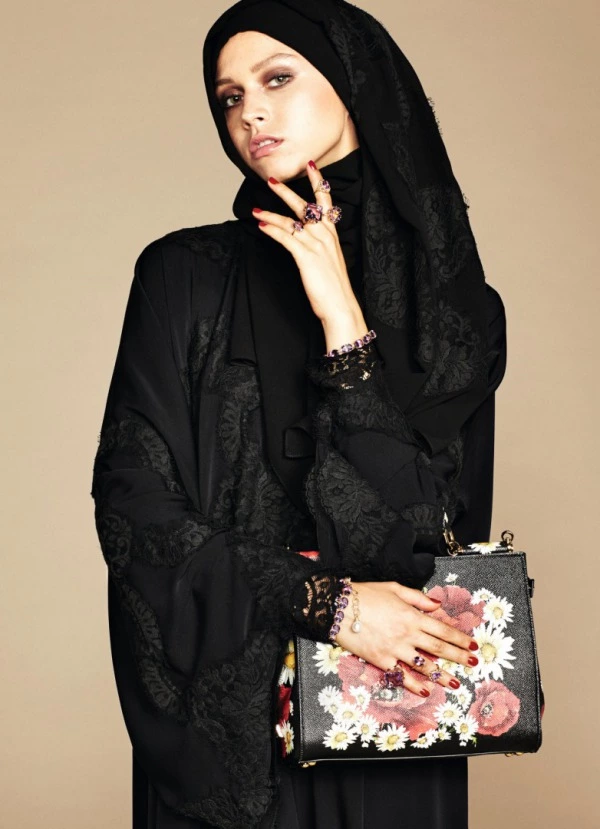 Dolce & Gabbana’dan Muhafazakar Koleksiyon Dolce & Gabbana Abaya