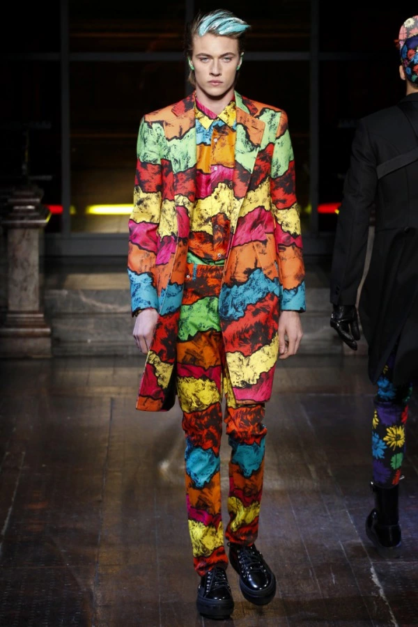 Londra Erkek Moda Haftası’ndan Notlar Moschino Sonbahar/Kış 2016