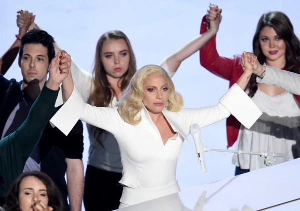 Lady Gaga'nın Duygusal Oscar Performansı Lady Gaga Oscar