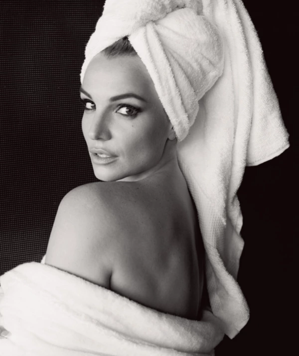 Mario Testino'nun Yeni Havlu Kraliçesi: Britney Spears Britney Spears Towel Series