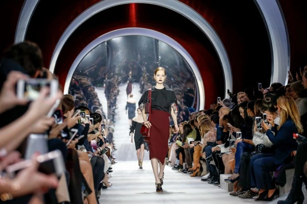 Neden Yaratıcı Tasarımcılara İhtiyacımız Var? Dior, Lanvin, Paris Moda Haftası