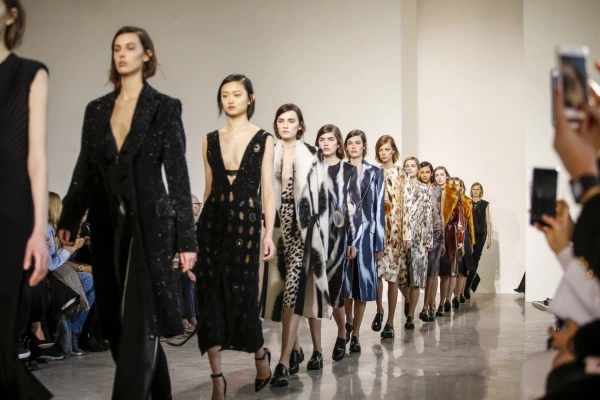 Yeni Kreatif Direktör, Yeni Oluşum, Yeni Bir Calvin Klein Calvin Klein Collection