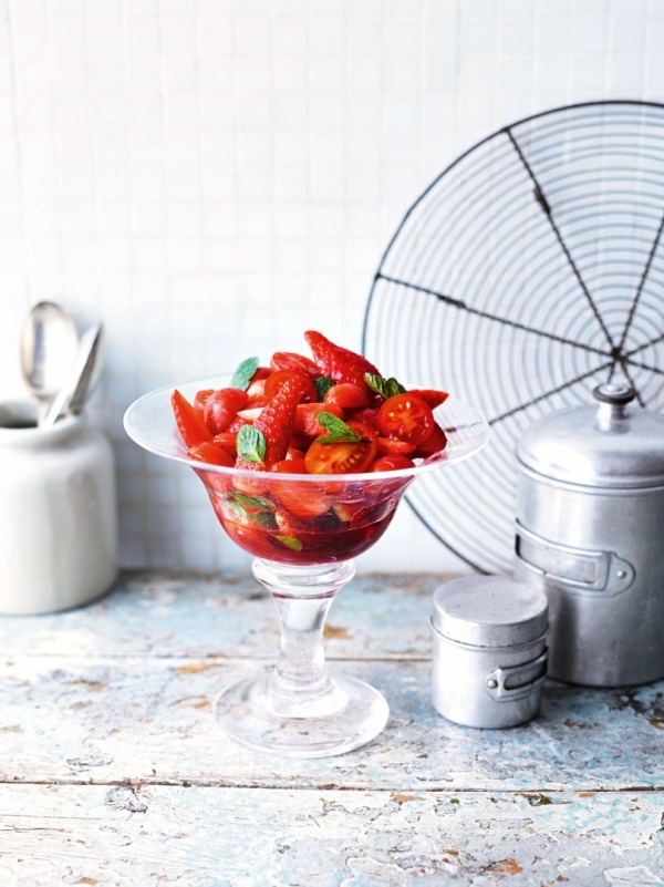 #VogueGurme: Çilekli, Domatesli ve Naneli Salata