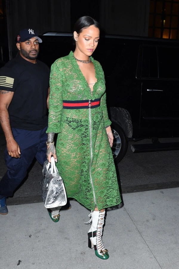 Rihanna'dan Sofistike Seksilik Rihanna
