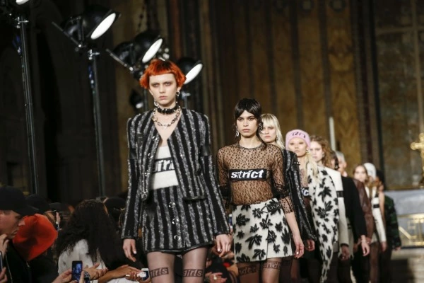Alexander Wang de Şimdi Gör ve Hemen Al Diyor