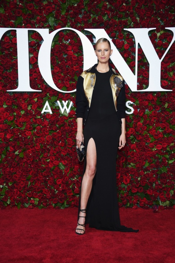 Karolina Kurkova, Elbise: Coach 1941, Mücevher: Melissa Kaye Jwelry