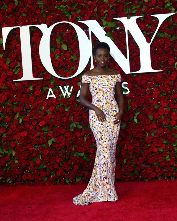 Lupita Nyong'o, Elbise: Hugo Boss
