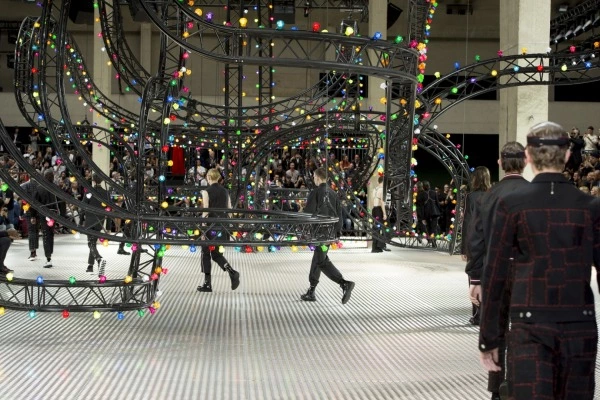 Dior'un Işıklı Roller Coaster'ı dior homme